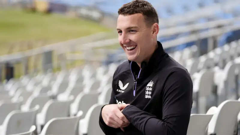 जहां पैसों के लिए लोग देश छोड़ भाग रहे है, वहीं इस खिलाड़ी ने करोड़ों रुपये को मार दी ठोकर