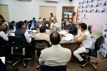 आंध्र प्रदेश के नेशनल हाईवे प्रोजेक्ट की दिल्ली में समीक्षा, गडकरी ने दिए समय पर काम पूरा करने के निर्देश