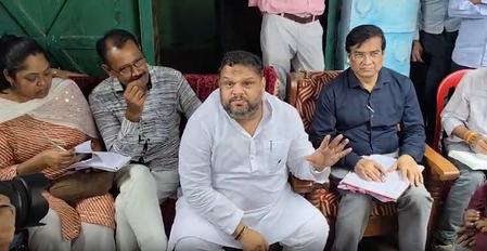 सागर जहरीली शराब कांड: मानवाधिकार आयोग की टीम बांदा पहुंची, पीड़ित परिवारों से की मुलाकात