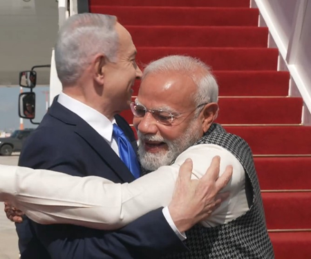 दो दिवसीय दौरे पर इजरायल पहुंचे प्रधानमंत्री मोदी, पीएम नेतन्याहू ने बाहें फैलाकर किया 'अपने मित्र' का स्वागत