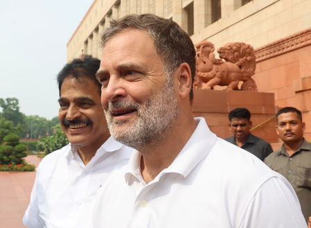 राहुल गांधी ने सुप्रीम कोर्ट का किया रुख, आय से अधिक संपत्ति जांच के हाईकोर्ट आदेश को दी चुनौती