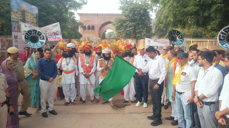 जल महलों से निकली डीग महोत्सव की भव्य शोभायात्रा, जिला कलक्टर ने किया शुभारंभ