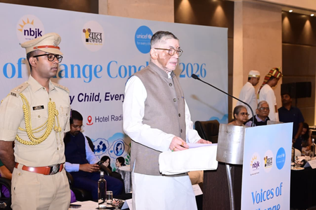 'बच्चे सामाजिक कुरीतियों पर सवाल पूछने की आदत डालें', यूनिसेफ के 'वॉइसेज ऑफ चेंज कन्क्लेव' में बोले राज्यपाल संतोष गंगवार