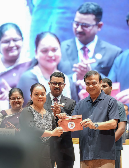 असम के मुख्यमंत्री ने 82,219 उद्यमियों को 278 करोड़ रुपए बांटे, युवाओं को आत्मनिर्भरता की ओर प्रेरित किया