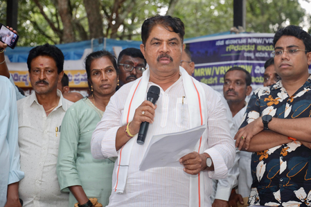कर्नाटक स्टिंग मामले में सियासी भूचाल, विपक्ष के नेता ने सीएम से हनी ट्रैप के दावों पर मांगा जवाब