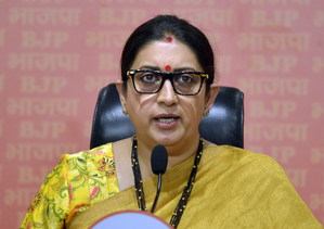 अखिलेश यादव का 'सास-बहू' वाला बयान, स्मृति ईरानी की नसीहत- 'सीरियल से हटाकर संसद पर ध्यान लगाएं'