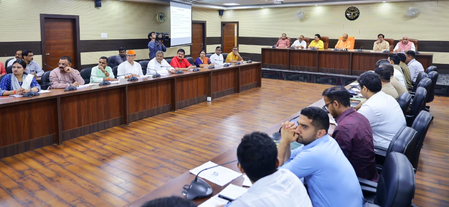 श्रावण मास में श्री काशी विश्वनाथ मंदिर में काशीवासियों को दर्शन के लिए अलग मार्ग की होगी व्यवस्था: सीएम योगी