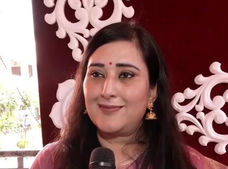 महासप्तमी पर रामकृष्ण मिशन पहुंचीं बांसुरी स्वराज, मां दुर्गा के दर्शन कर दिया कन्या पूजन का संदेश