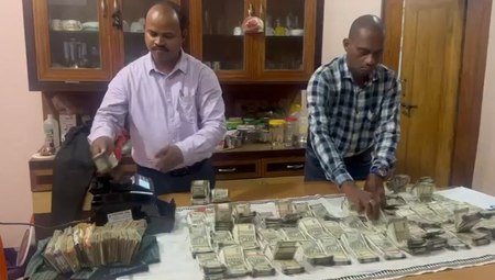 ओडिशा में विजिलेंस की बड़ी कार्रवाई, रिश्वत लेते ऑडिटर गिरफ्तार, आय से अधिक नकदी बरामद