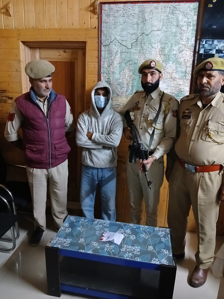 कुपवाड़ा पुलिस ने त्रेहगाम में एक ड्रग तस्कर को किया गिरफ्तार, चरस बरामद