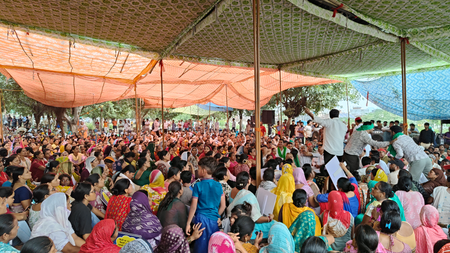 नोएडा के पर्थला गांव में किसानों की महापंचायत, डूब क्षेत्र में बिजली-पानी और स्थायी कनेक्शन की मांग तेज