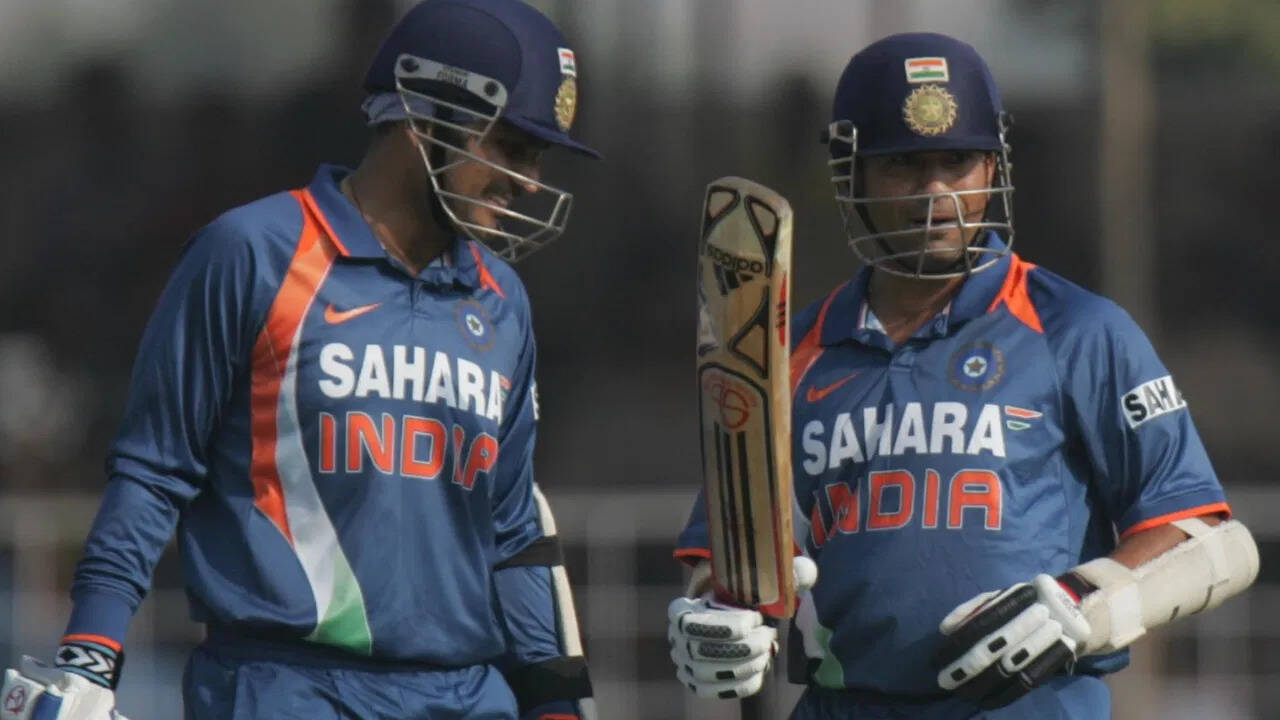 ये बस अब पागल हो गया…सचिन-सहवाग को बोल्ड करने वाले गेंदबाज को आखिर क्यों दी जा रही ह्री गालियां