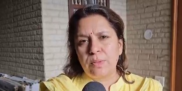 सीएम देवेंद्र फडणवीस अपनी अमर्यादित भाषा पर माफी मांगें: सुप्रिया श्रीनेत