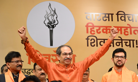 महाराष्ट्र: दल-बदल करने वाले सांसदों के निर्वाचन क्षेत्रों का दौरा करेंगे उद्धव ठाकरे