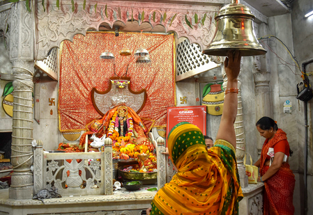 नवरात्रि का तीसरा दिन: मां चंद्रघंटा की आराधना से मिलता है शांति और साहस का आशीर्वाद