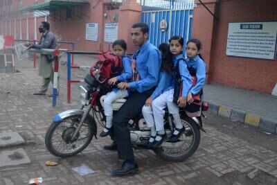 पाकिस्तान में शिक्षा उपेक्षित, करीब 2 करोड़ बच्चे अब भी स्कूल से बाहर