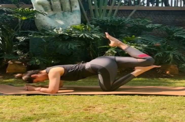 शिल्पा शेट्टी ने बताया व्याघ्रासन का महत्व, कहा&ndash; दिमाग और बॉडी के बीच बेहतर तालमेल बनाता है