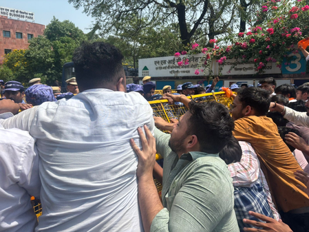 नीट यूजी पेपर लीक केस: संसदीय समिति में उठेगा मुद्दा, छात्रों ने एनटीए का किया घेराव