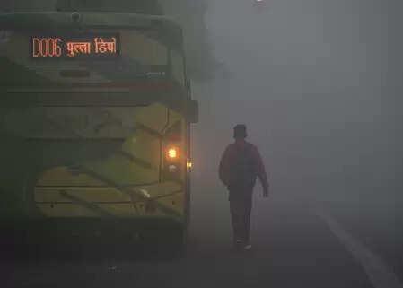 दिल्ली में प्रदूषण के खिलाफ अभियान तेज, एक दिन में 28 बसें जब्त