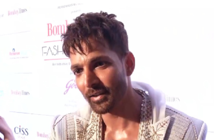 कोविड के वर्षों बाद रैंप पर उतरे हर्षवर्धन राणे, शानदार आउटफिट में आए नजर
