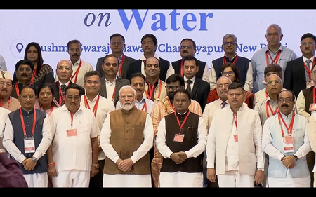 प्रधानमंत्री मोदी ने राष्ट्रीय विभागीय शिखर सम्मेलन के समापन सत्र की अध्यक्षता की