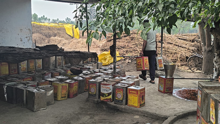 यूपी: सरकारी योजना से गांव की बेटी बनीं सफल उद्यमी, सोमा ने गुड़ उद्योग से बदली तकदीर