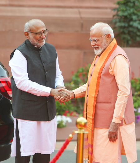 पीएम मोदी के सार्वजनिक जीवन के 25 साल पूरे, उपराष्ट्रपति और सीएम रेखा गुप्ता समेत कई नेताओं ने दी बधाई