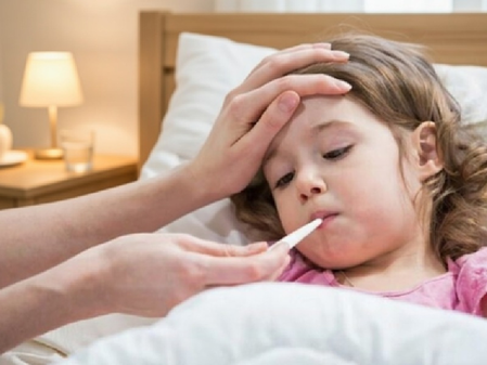 पाचन से जुड़ा है टाइफाइड, आयुर्वेद से जानें गंभीर लक्षणों को कम करने के प्रभावी तरीके