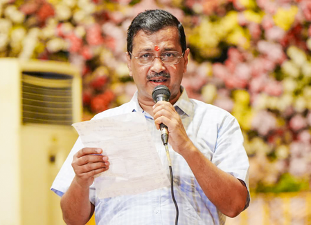 दिल्ली जलभराव पर बोले अरविंद केजरीवाल, बसों और मेट्रो स्टेशनों तक में भर रहा पानी