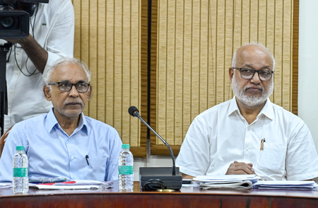 केरल: चुनावी हार पर सीपीआई(एम) की प्रारूप रिपोर्ट का विरोध, 300 सदस्यीय बैठक से पहले उठे सवाल