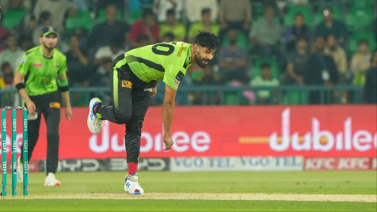 150 KMPH की रफ्तार से गेंद फेंकने वाले गेंदबाज अब पाकिस्तान में होने लगे है गायब? यकीन नहीं देख ले ये रहा सबूत