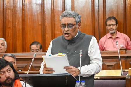 विरासत में मिली असामान्य स्थिति को बाजार-आधारित अर्थव्यवस्था में बदलने का इरादा : बंगाल बजट पर वित्त मंत्री स्वपन दासगुप्ता  (आईएएनएस इंटरव्यू)