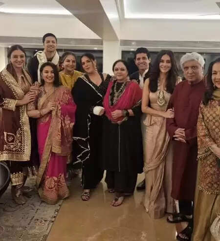 'मेरी गर्ल गैंग साथ होती है तो कोई भी पल बोरिंग नहीं होता', वीडियो पोस्ट कर बोलीं शबाना आजमी