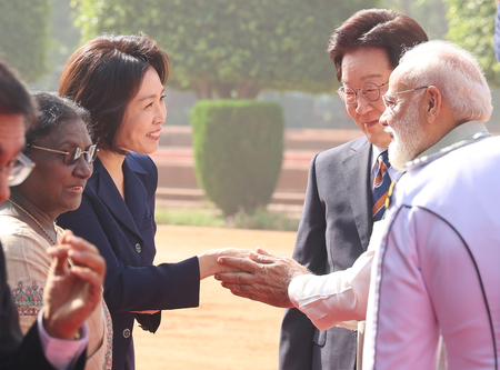 नई दिल्ली: के-पॉप महोत्सव में शामिल हुईं दक्षिण कोरिया की फर्स्ट लेडी किम हे क्यूंग