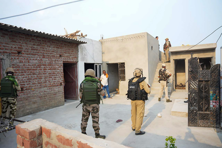 जम्मू-कश्मीर: अमरनाथ यात्रा-2026 से पहले पुलिस ने आरएस पुरा में तलाशी अभियान चलाया