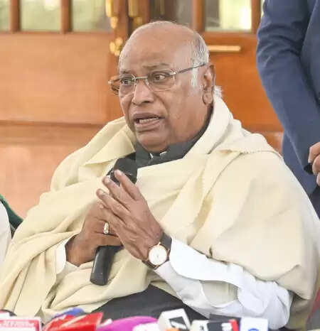 पूर्व प्रधानमंत्री पी.वी. नरसिम्हा राव की पुण्यतिथि पर खड़गे समेत कांग्रेस नेताओं ने दी श्रद्धांजलि