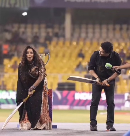 आईएसपीएल के इवेंट में नजर आईं 'अनुपमा', बिग बी और तेंदुलकर के साथ शेयर किया स्टेज