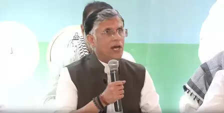 अनंत सिंह गिरफ्तारी पर पवन खेड़ा का जुबानी हमला, कहा- गुंडाराज खत्म करने को जनता तैयार