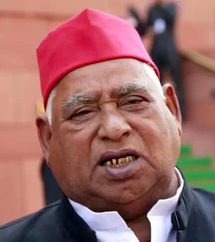 गांधी परिवार से परेशानी की वजह से केंद्र सरकार बदल रही मनरेगा का नाम: सपा सांसद अवधेश प्रसाद