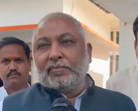 भाजपा नेताओं का अखिलेश पर तंज, बोले- यूपी में लाल टोपी गुंडागर्दी, अराजकता और भ्रष्टाचार का प्रतीक