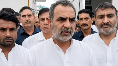 जिस प्रकार का माहौल हरियाणा में है, उससे हरियाणवी कलाकार दुखी हैं: संजीव बालियान