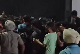 पंजाब में छात्रों का प्रदर्शन हुआ हिंसक, तीन पुलिस वाहन जलाए गए
