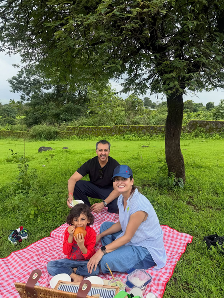 दीया मिर्जा ने परिवार संग बिताए सुकून के पल, बोलीं-बाहर जाओ, सब रीसेट हो जाता है