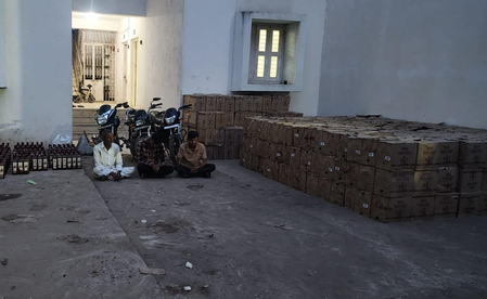 जामनगर में गुजरात पुलिस ने 77.71 लाख रुपए की अवैध शराब जब्त की
