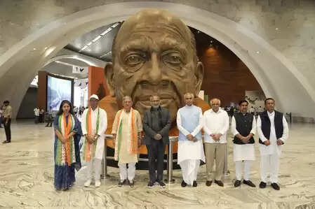 हमारा राष्ट्र अखंड भारत की मजबूत नींव रखने के लिए लौह पुरुष का सदैव ऋणी रहेगा: उपराष्ट्रपति