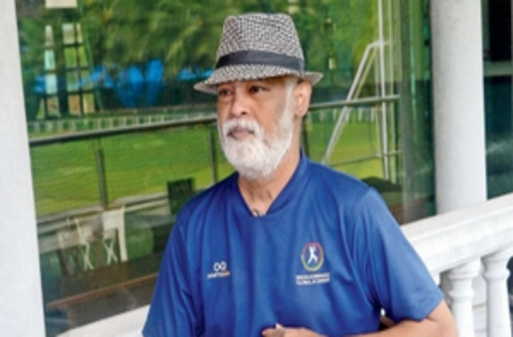 विनोद कांबली का डेब्यू टेस्ट मैच में प्रदर्शन कैसा रहा था?