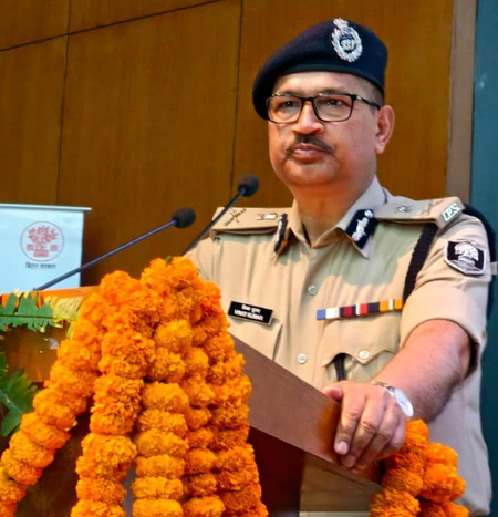 बिहार पुलिस कानून के दायरे में रहकर अपराधियों के खिलाफ कार्रवाई कर रही: डीजीपी विनय कुमार