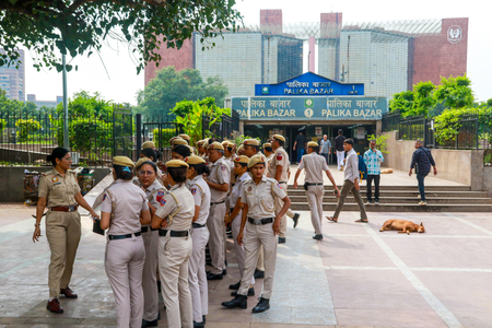दिग्विजय सिंह ने दिल्ली पुलिस पर शांतिपूर्ण प्रदर्शनकारियों के खिलाफ बल प्रयोग का आरोप लगाया