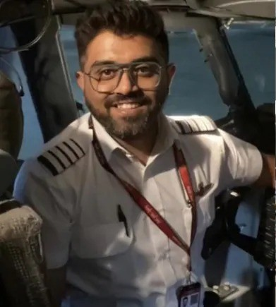 कौन हैं कैप्टन स्मित मच्छार? क्‍यों टेक्सटाइल बिजनेस की पढ़ाई छोड़ बने पायलट, जानें पूरी कहानी