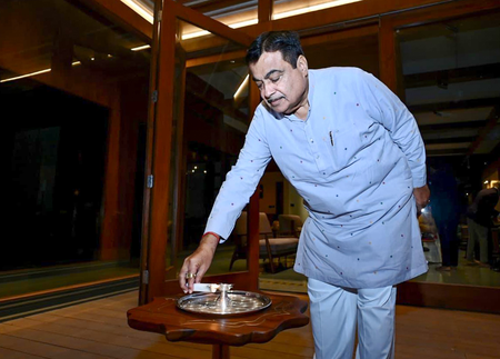 पीएम मोदी के जन्मदिन पर देशभर में 'आशीर्वाद का दीया' अभियान, अमित शाह से राजनाथ तक ने दीर्घायु की कामना की